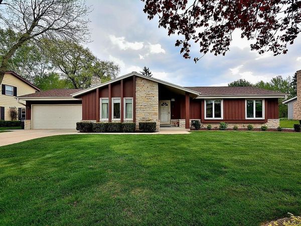 W224N2618 Ridgewood LANE, Waukesha, WI 53186