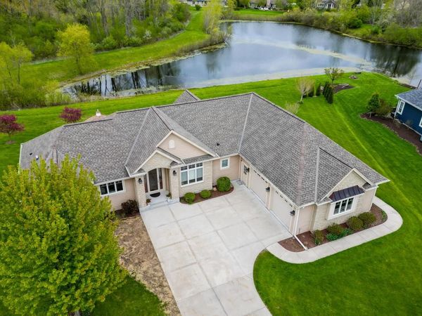 8622 Avian WAY, Franklin, WI 53132