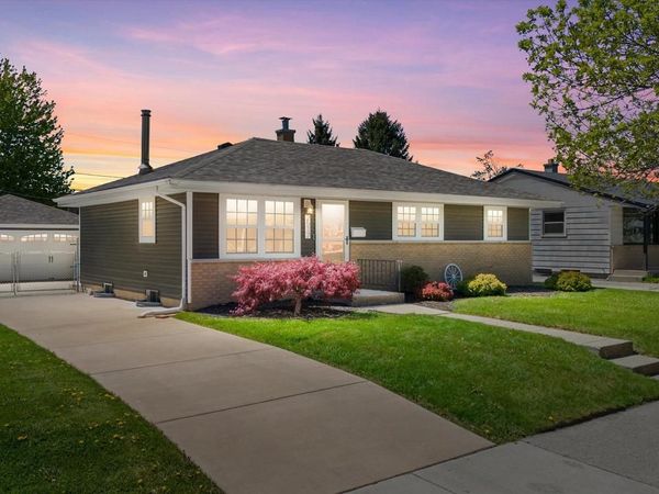 2517 Armour AVENUE, Saint Francis, WI 53235