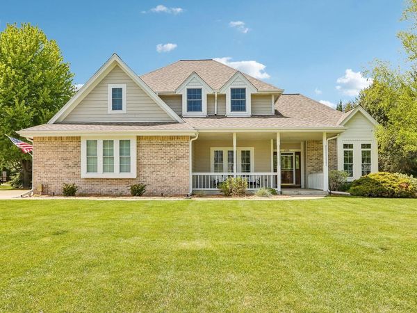 2335 Forest RUN, Summit, WI 53066