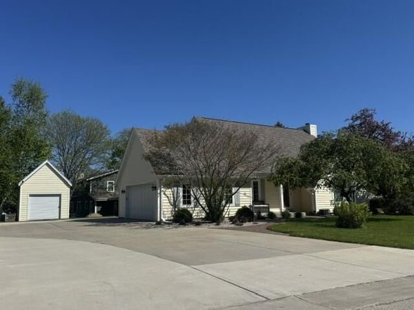 3953 Victoria COURT, New Berlin, WI 53151