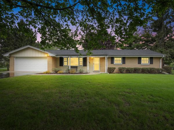 16035 Luella DRIVE, Brookfield, WI 53005