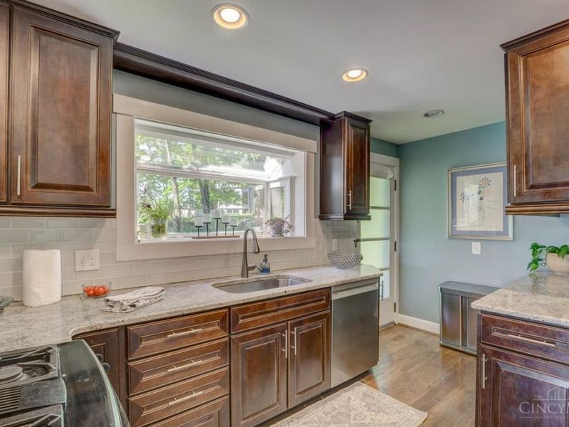 1777 E McMillan Avenue, Cincinnati, OH 45206 Photo 12