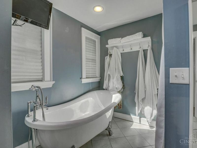1777 E McMillan Avenue, Cincinnati, OH 45206 Photo 17