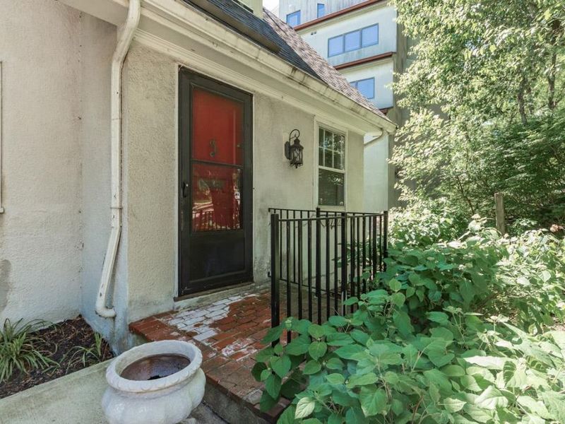 1777 E McMillan Avenue, Cincinnati, OH 45206 Photo 5