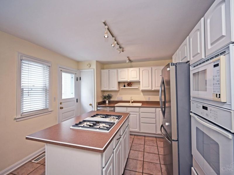3633 Tarpis Avenue, Cincinnati, OH 45208 Photo 9