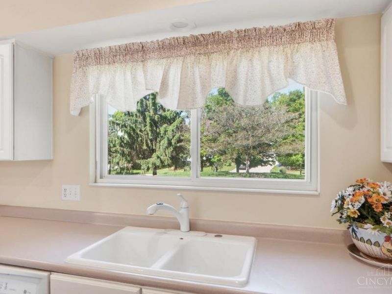 10210 Meadowknoll Drive, Loveland, OH 45140 Photo 17