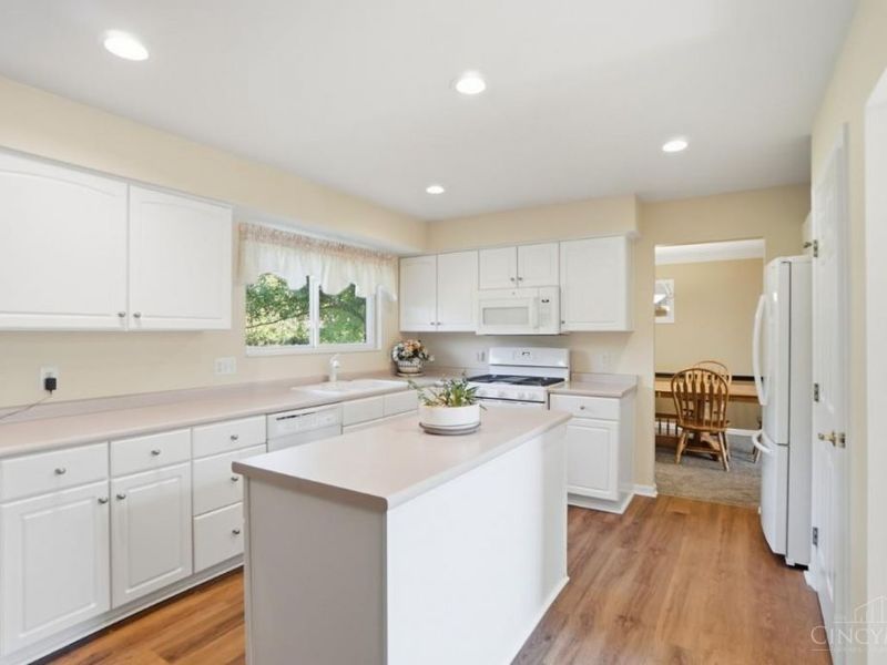 10210 Meadowknoll Drive, Loveland, OH 45140 Photo 18