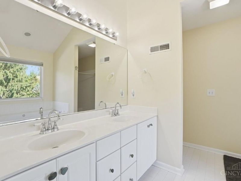 10210 Meadowknoll Drive, Loveland, OH 45140 Photo 36