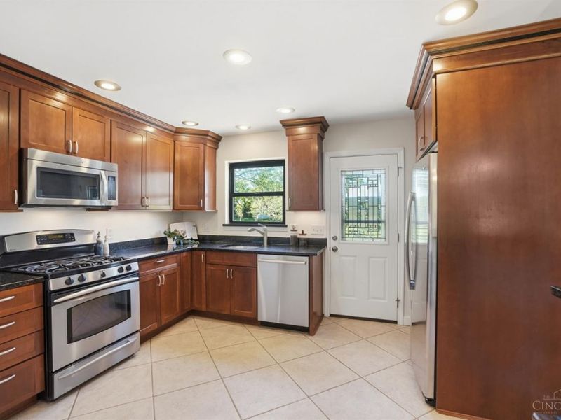 7623 Shawnee Run Road, Madeira, OH 45243 Photo 14