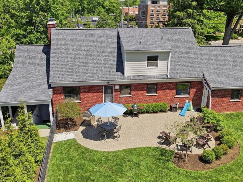 7623 Shawnee Run Road, Madeira, OH 45243 Photo 2