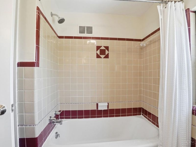 7623 Shawnee Run Road, Madeira, OH 45243 Photo 26