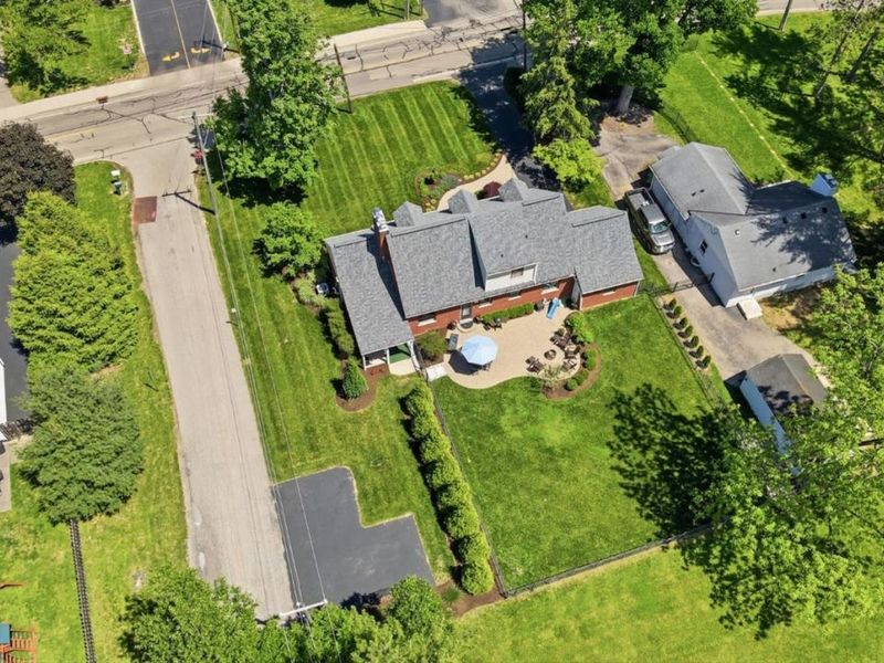 7623 Shawnee Run Road, Madeira, OH 45243 Photo 3