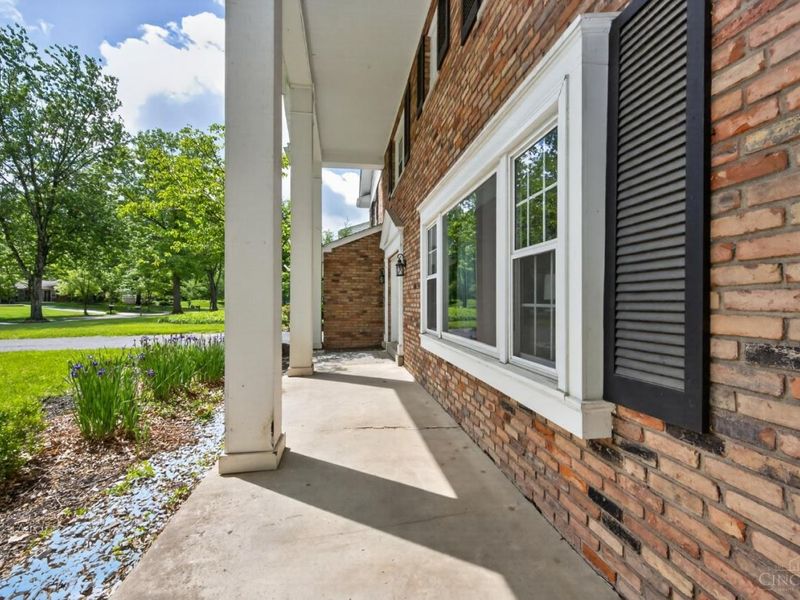 355 Circlewood Lane, Wyoming, OH 45215 Photo 2