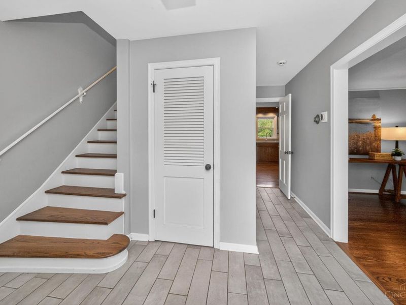 355 Circlewood Lane, Wyoming, OH 45215 Photo 3