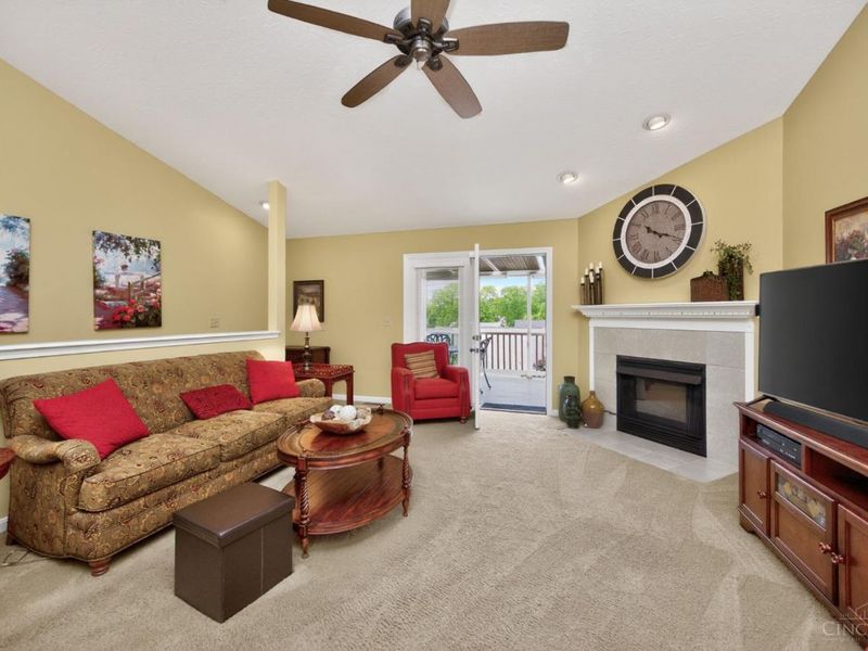 4977 Kleeman Green Drive, Green Township, OH 45211 Photo 12