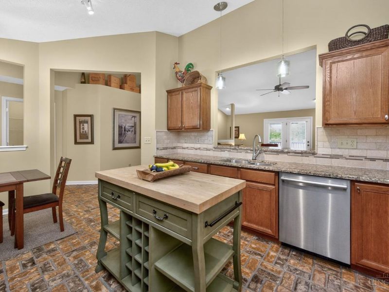 4977 Kleeman Green Drive, Green Township, OH 45211 Photo 14