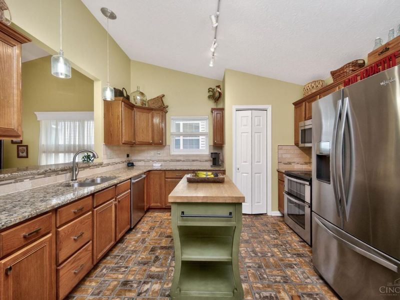 4977 Kleeman Green Drive, Green Township, OH 45211 Photo 15