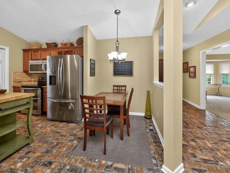 4977 Kleeman Green Drive, Green Township, OH 45211 Photo 16