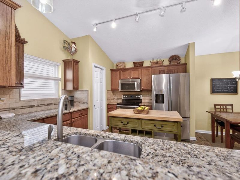 4977 Kleeman Green Drive, Green Township, OH 45211 Photo 19