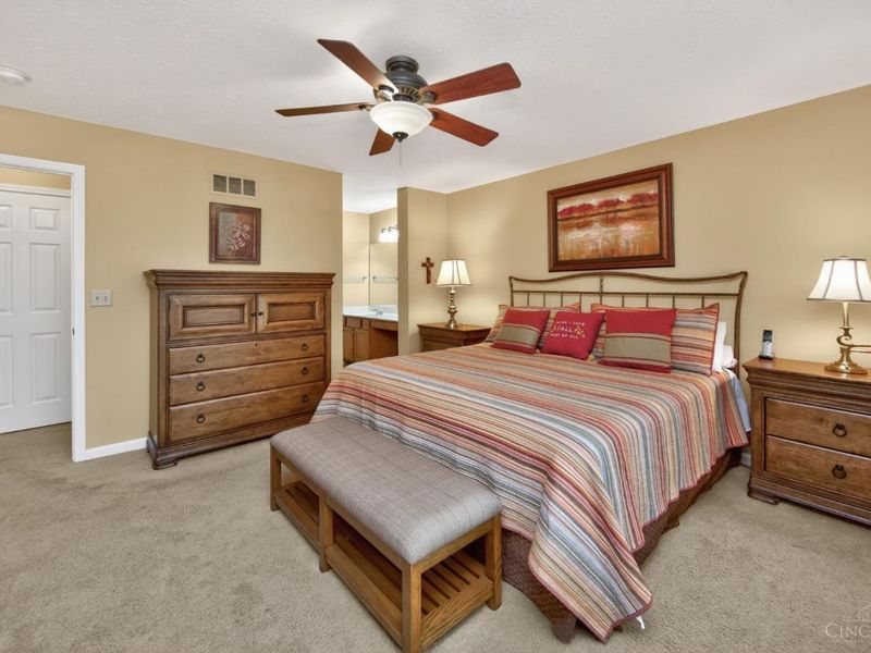 4977 Kleeman Green Drive, Green Township, OH 45211 Photo 27
