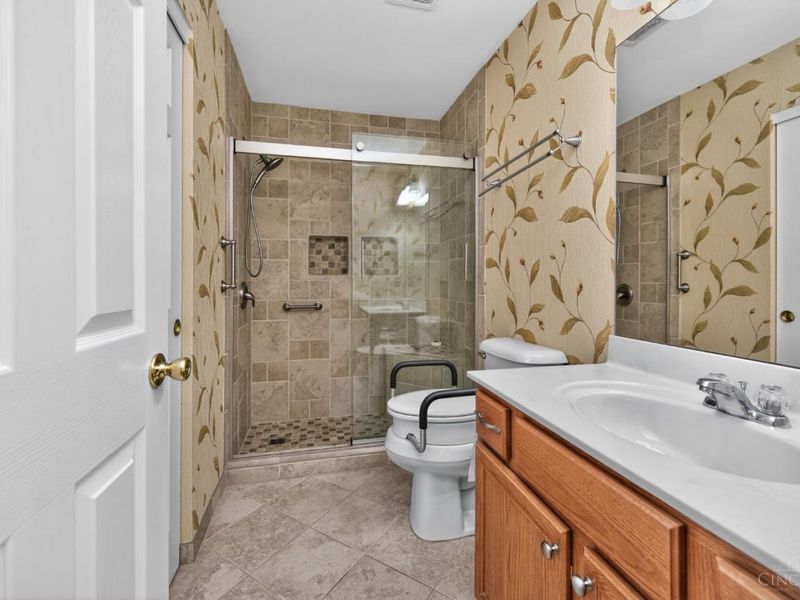 4977 Kleeman Green Drive, Green Township, OH 45211 Photo 31