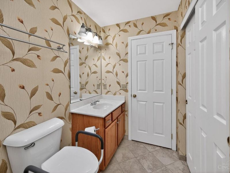 4977 Kleeman Green Drive, Green Township, OH 45211 Photo 33