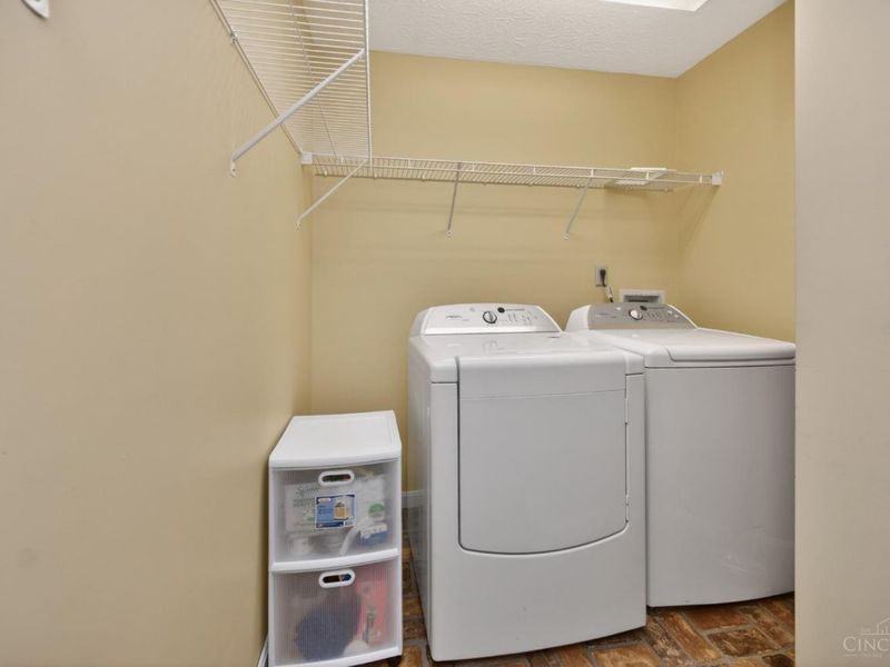 4977 Kleeman Green Drive, Green Township, OH 45211 Photo 37