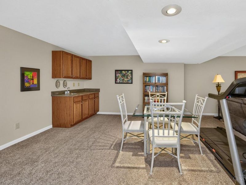 4977 Kleeman Green Drive, Green Township, OH 45211 Photo 39