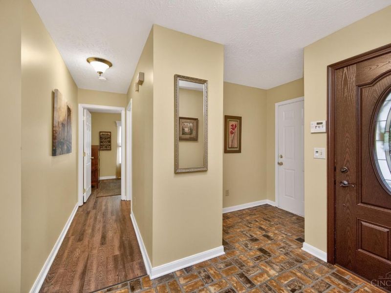4977 Kleeman Green Drive, Green Township, OH 45211 Photo 4
