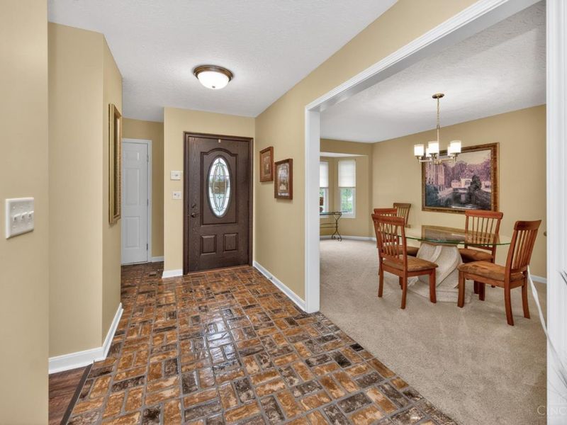 4977 Kleeman Green Drive, Green Township, OH 45211 Photo 5