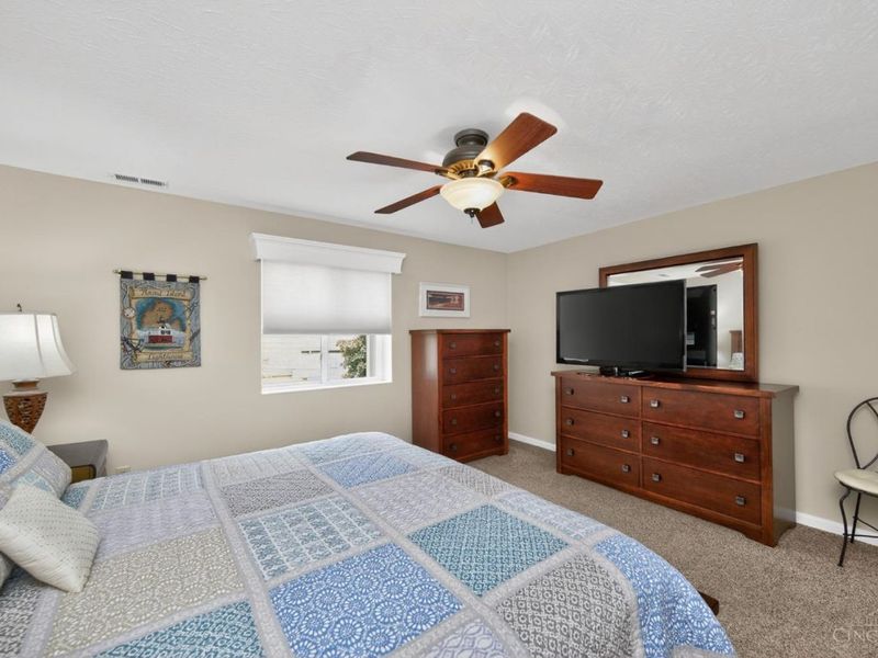 4977 Kleeman Green Drive, Green Township, OH 45211 Photo 50