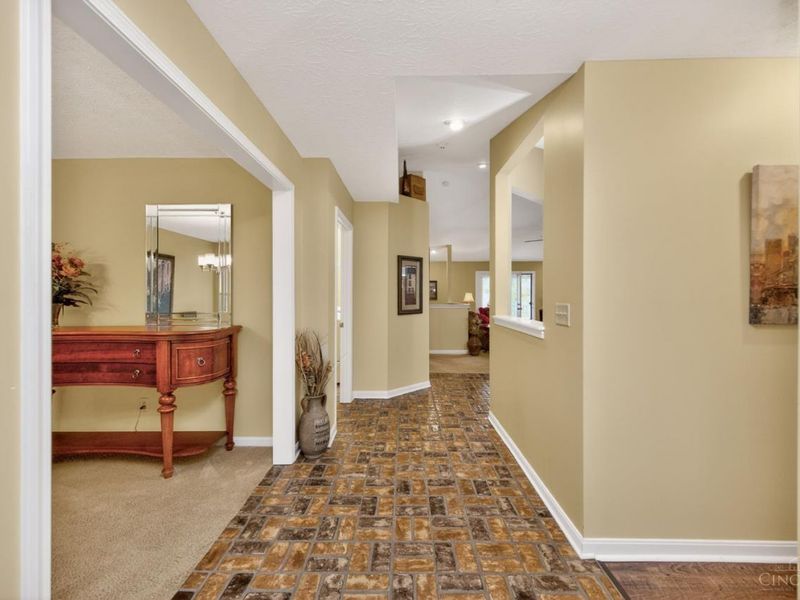4977 Kleeman Green Drive, Green Township, OH 45211 Photo 9