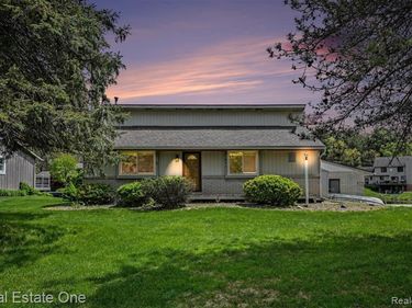 899 Rachelle Street, White Lake Twp, MI 48386