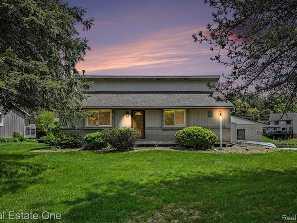 899 Rachelle Street, White Lake Twp, MI 48386