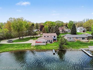 899 Rachelle Street, White Lake Twp, MI 48386