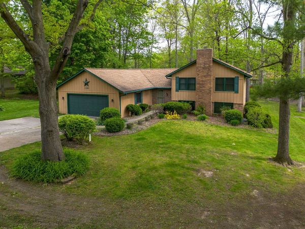 1287 E Greenbriar Drive, Columbia City, IN 46725