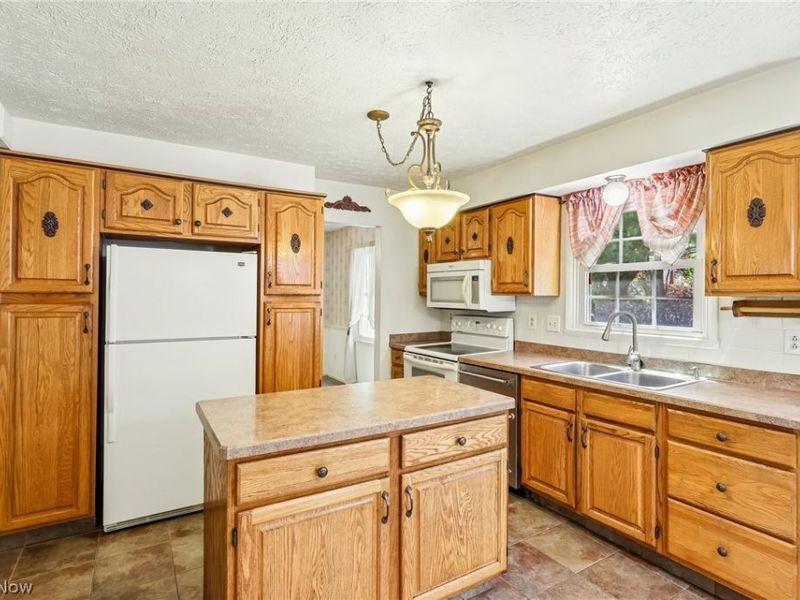 337 Wolf Avenue , Wadsworth, OH 44281 Photo 3