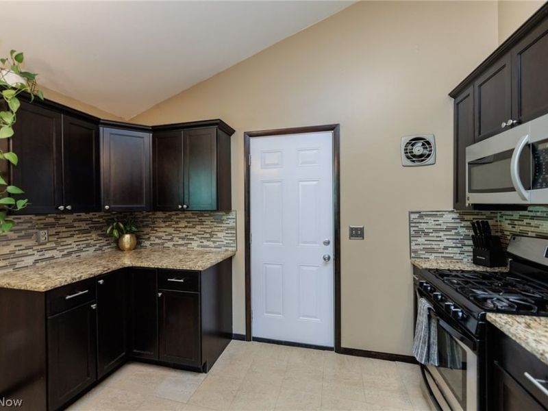 324 Charring Cross Drive , Munroe Falls, OH 44262 Photo 8