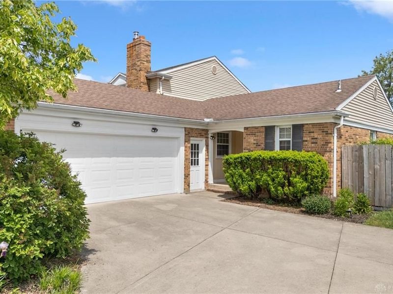 2196 Red Rock Drive, Beavercreek, OH 45431 Photo 4