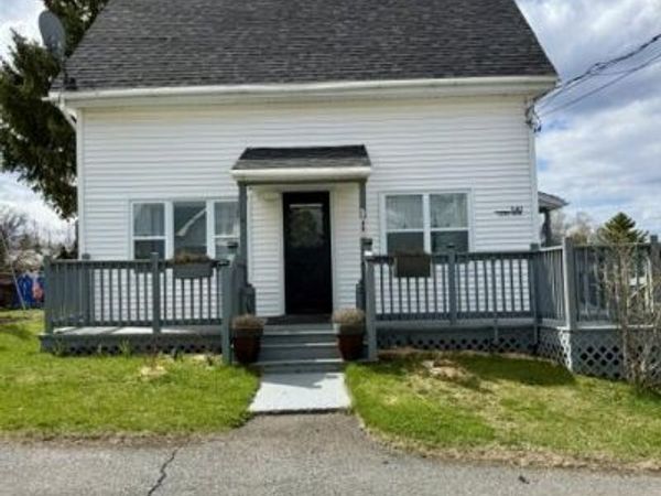 141 12th Avenue , Madawaska, ME 04756