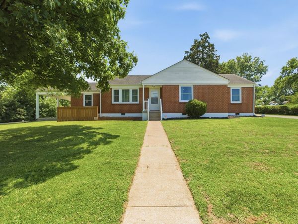 201 W Hillcrest Dr , Gallatin, TN 37066