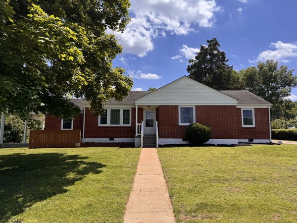 201 W Hillcrest Dr , Gallatin, TN 37066