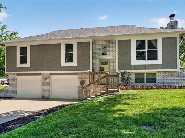 134 S 3rd Court, Lansing, KS 66043