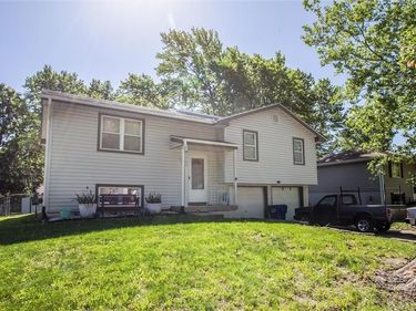 1705 SE High Drive, Oak Grove, MO 64075