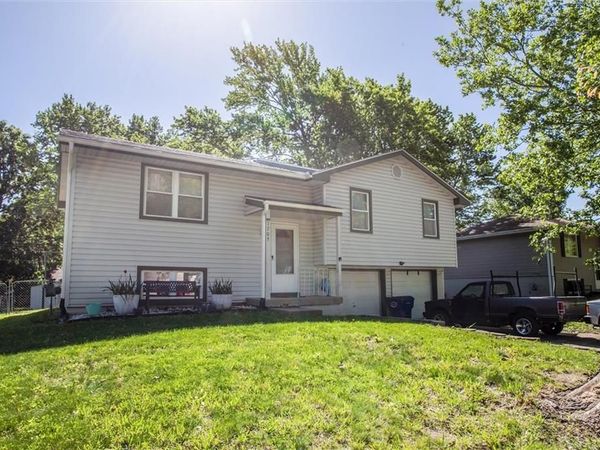 1705 SE High Drive, Oak Grove, MO 64075