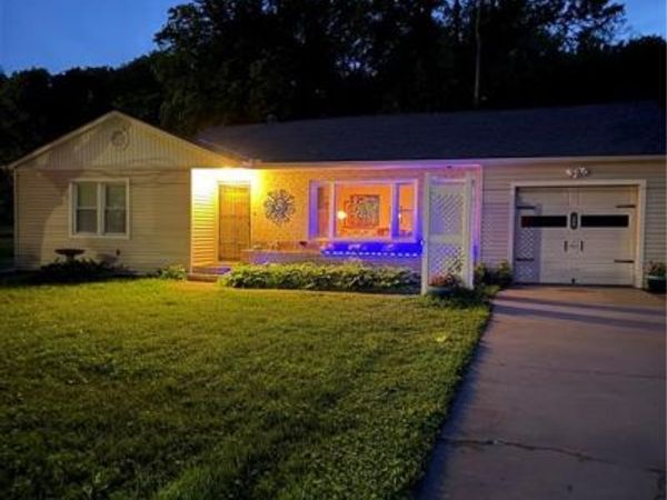 208 N 4th Street, Edwardsville, KS 66111