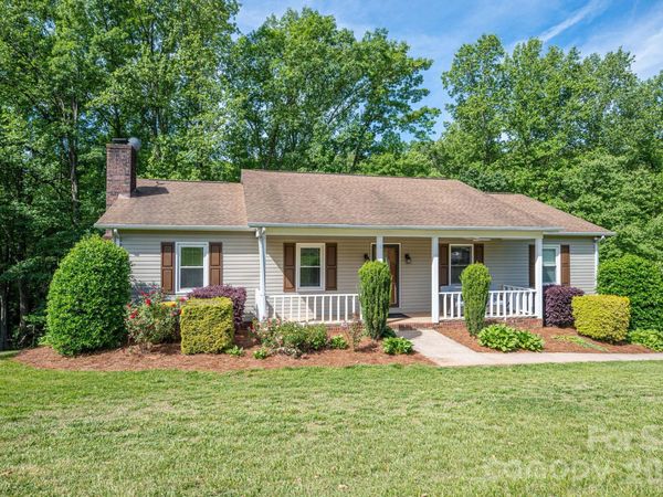 6097 Tuckborough Road , Hickory, NC 28602