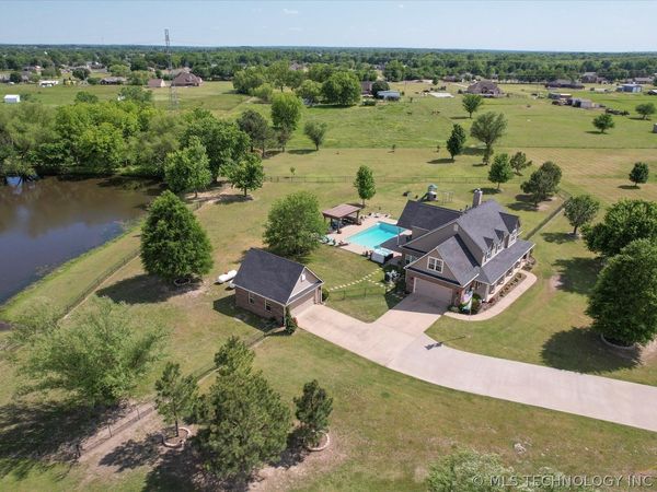 2406 E Fairfield Court, Oologah, OK 74053