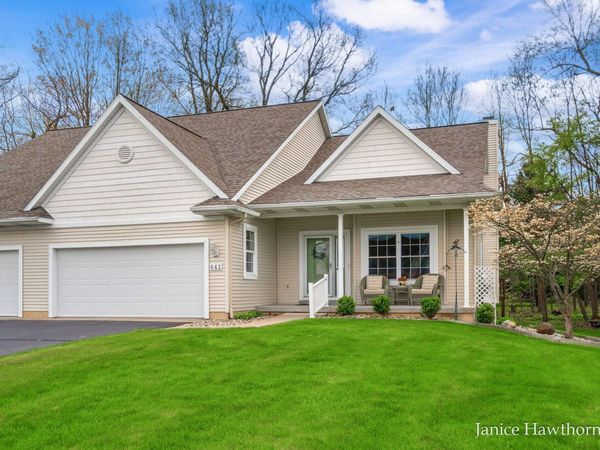 642 W Woodlawn Avenue, Hastings, MI 49058